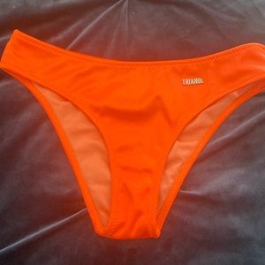 Triangl small top extra small bottoms orange